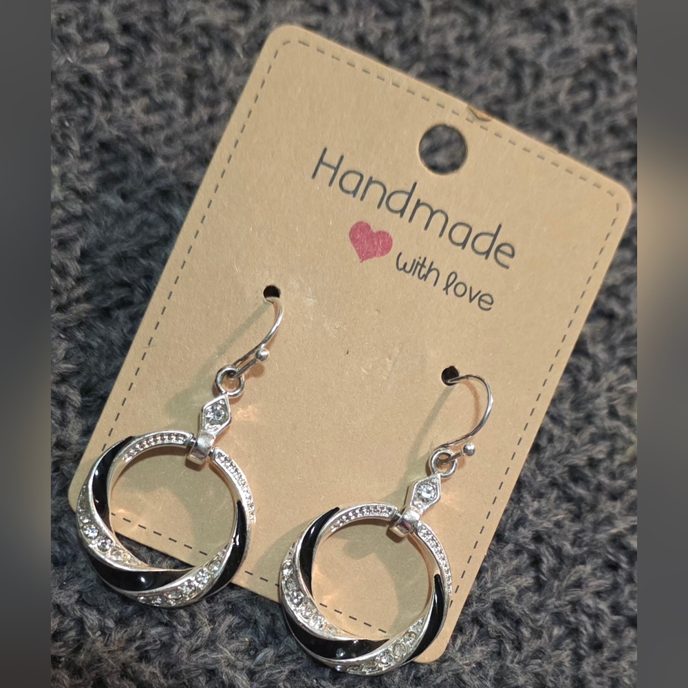 🥳  4/$20  #10. Elegant Vintage Silver and Black Toned Hoop Earrings